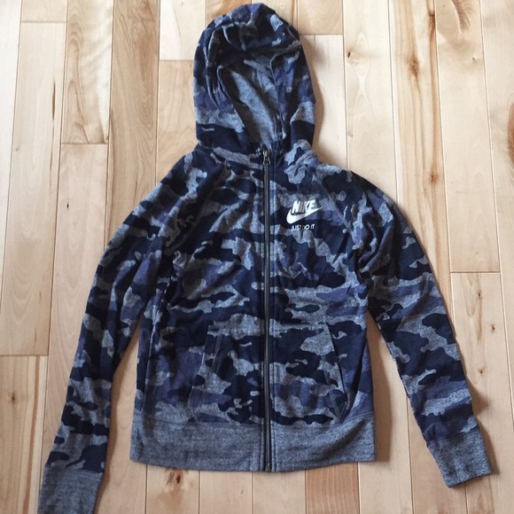 NWT Nike Girls Camo Hoodie - Picture 1 of 3